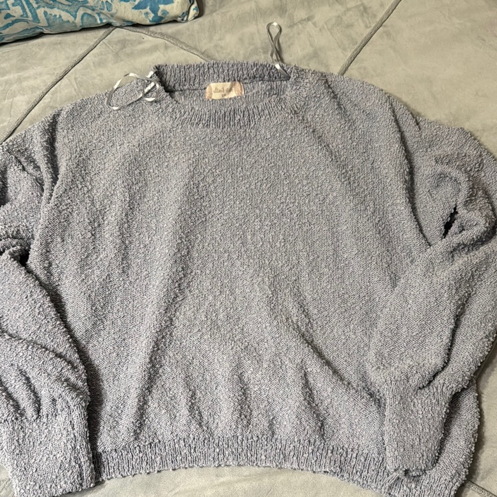 Gray Crew Neck Fleece Sweater with Plush Texture